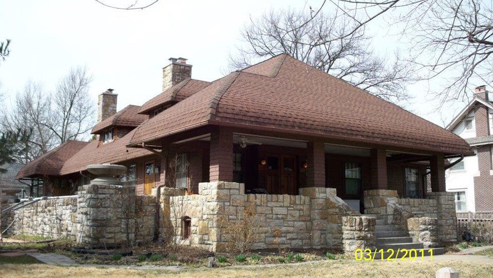 Scrolled eave roof 725